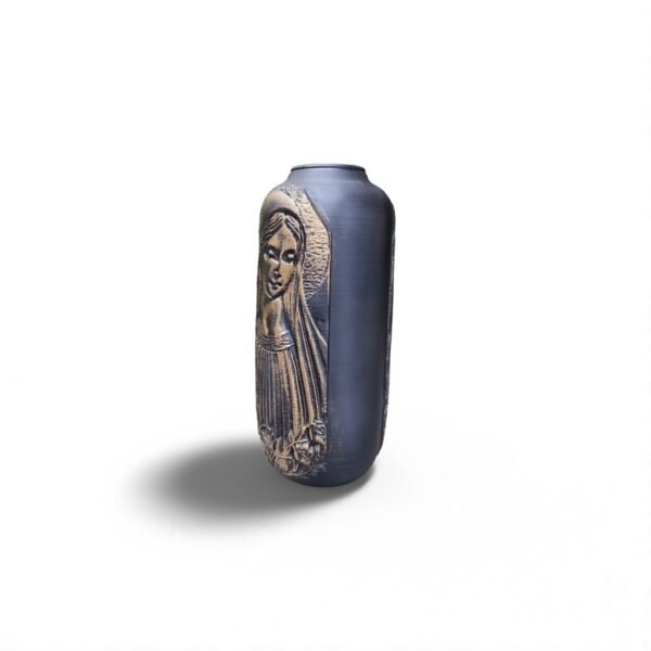 Vase "Vierge Marie aux Roses" - Un Refuge de Sérénité Spirituelle