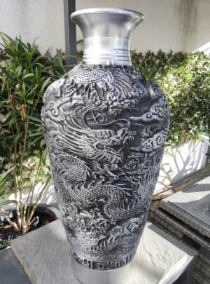 Vase "Dynastie Argentée" - Élégance Contemporaine et Légendes Chinoises