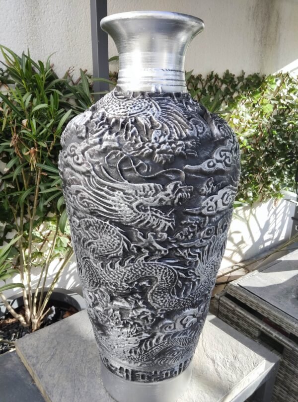 Vase "Dynastie Argentée" - Élégance Contemporaine et Légendes Chinoises
