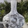 Vase "Pêches d'Hiver" - Hommage Artistique à l'Histoire et à la Modernité