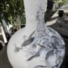 Vase "Pêches d'Hiver" - Hommage Artistique à l'Histoire et à la Modernité