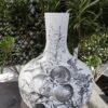 Vase "Pêches d'Hiver" - Hommage Artistique à l'Histoire et à la Modernité