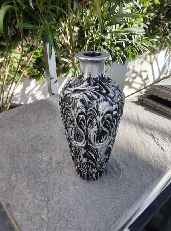 Vase Sculpté "Élégance Noire et Argent" - Un Chef-d'œuvre Contemporain