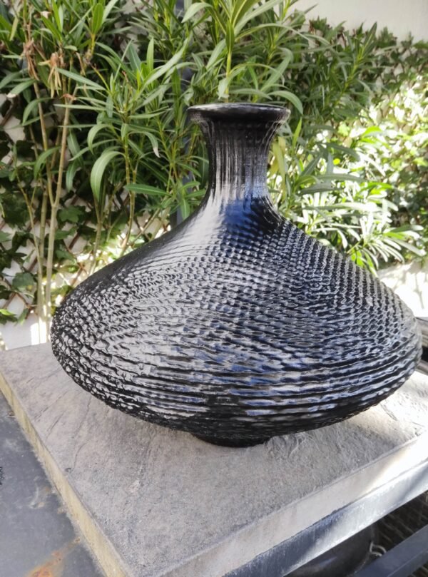 Vase Contemporain "Écailles Marines" - Lévitation et Texture Organique