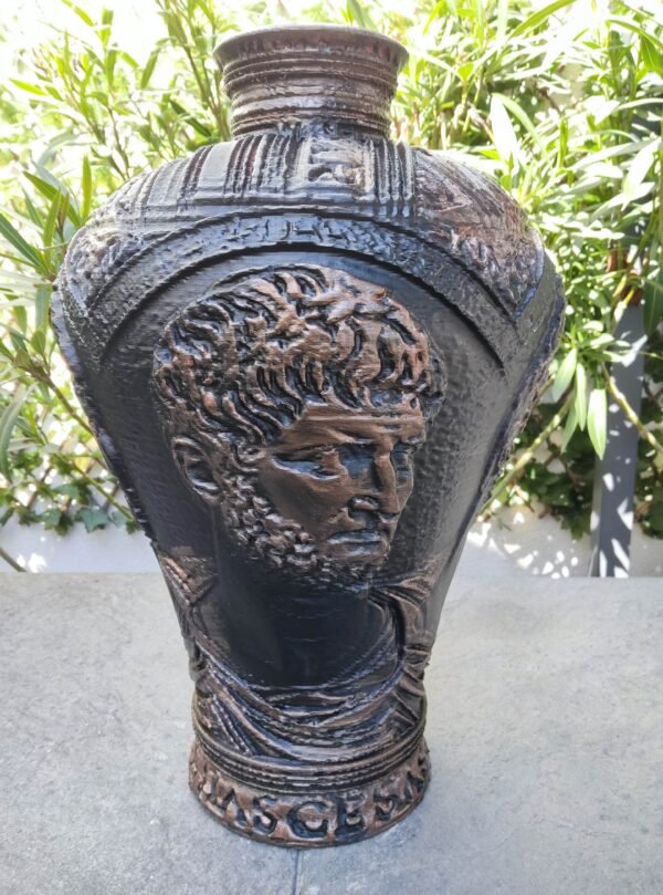 Vase sculptural Marc Aurèle – Sagesse Stoïcienne & Grandeur Romaine – Résine écologique, Finition Bronze Antique (Deux Tailles Disponibles)